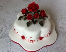 red-roses-petal-cake